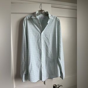 Mizzen and Main long sleeve button down shirt